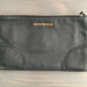 Michael Kors Jet Set Travel Large Pebbled Leather Pouch